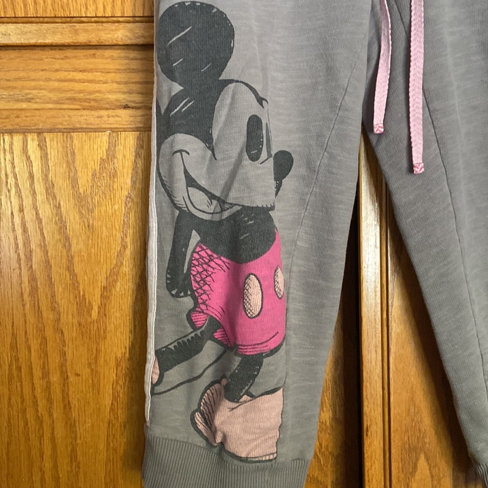Disney cropped / capri length sweatpants.  Womens size XS.  good used condition - Picture 3 of 5